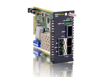 40G QSFP+ から 4x 10G SFP+ トランスポンダ-:FRM220-40G-1Q4S